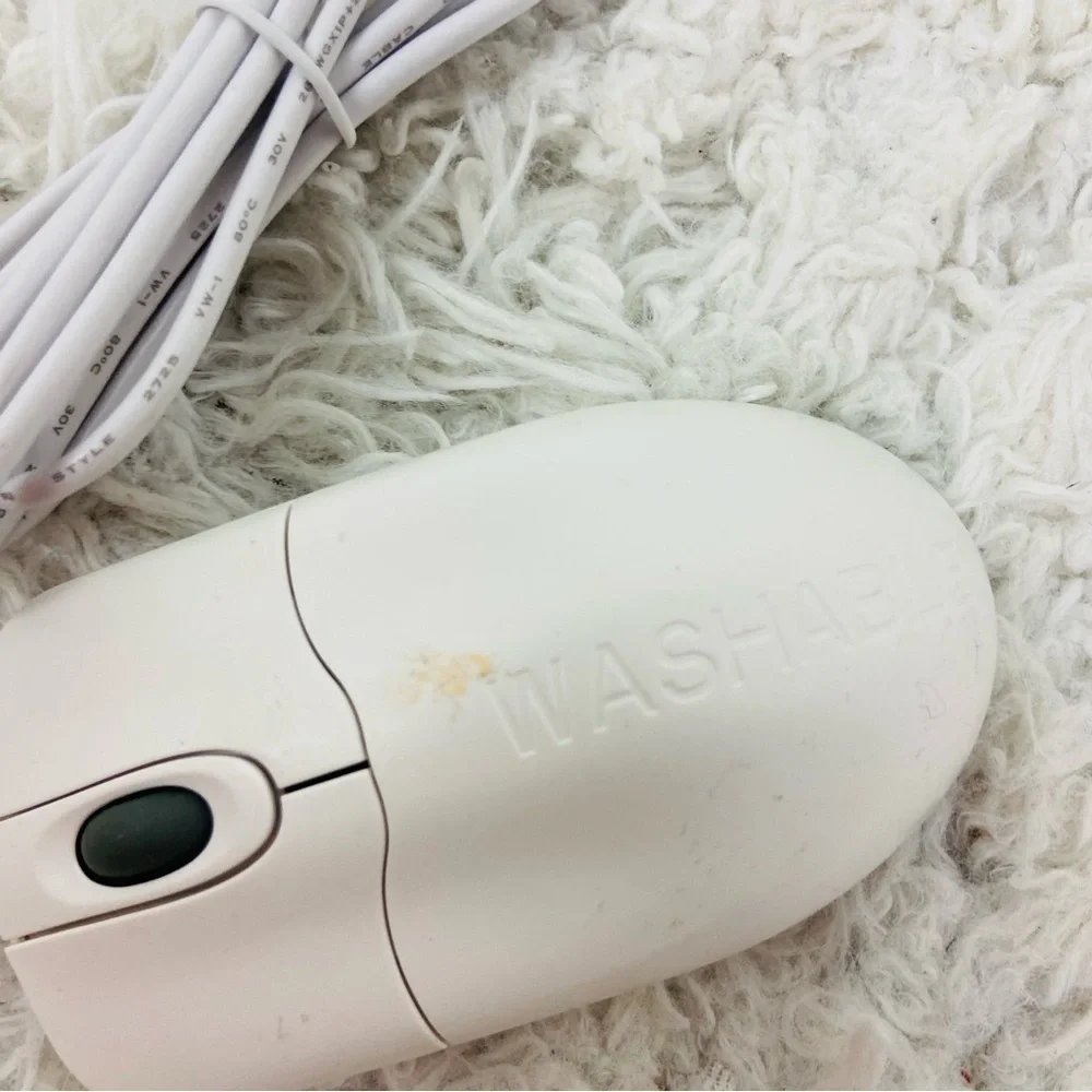 Seal Shield Silver Storm mouse sleek white